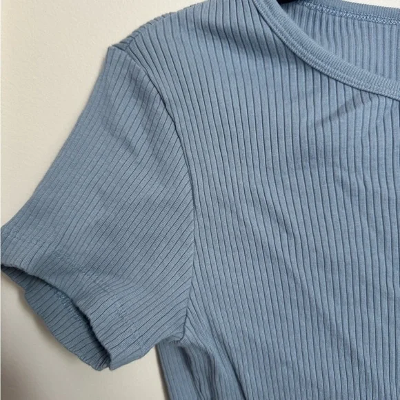 Uniqlo Blue Fitted Crop T-Shirt Short Sleeve - Picture 2 of 4